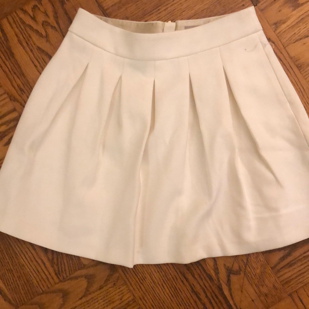 Pleated cream skirt with gold zipper